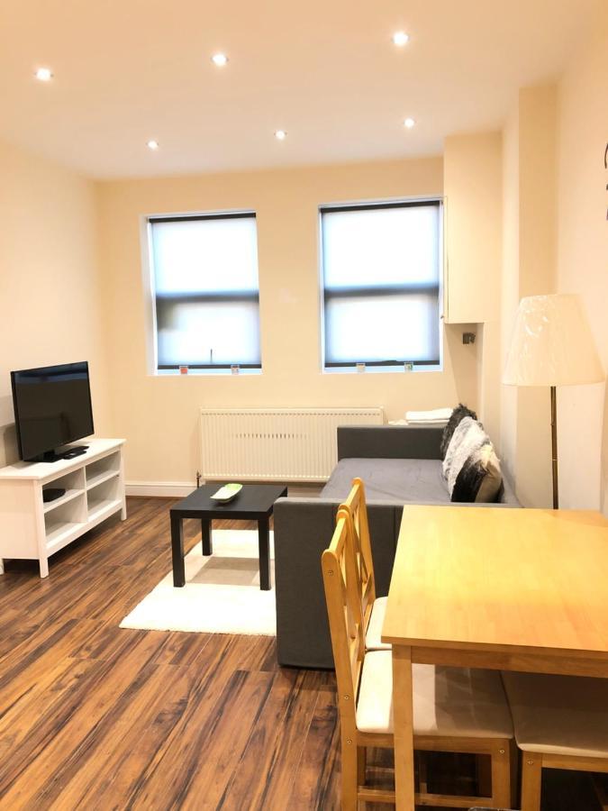 Greater London Holiday Let @ Hanwell Apartment Exterior photo