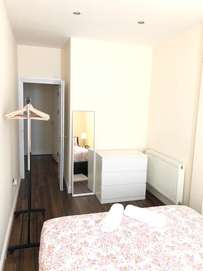 Greater London Holiday Let @ Hanwell Apartment Exterior photo